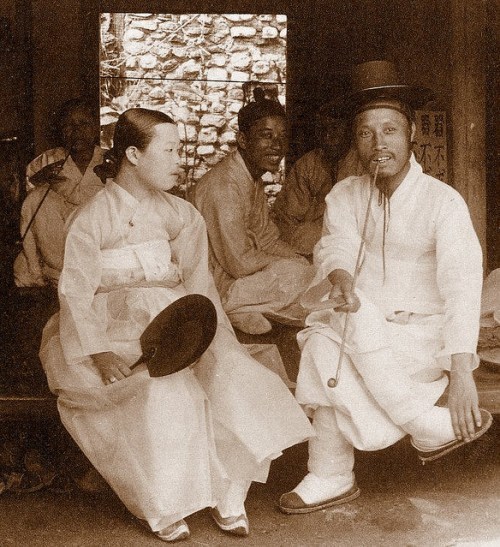 Một cặp vợ chồng đi thăm họ hàng, 1903