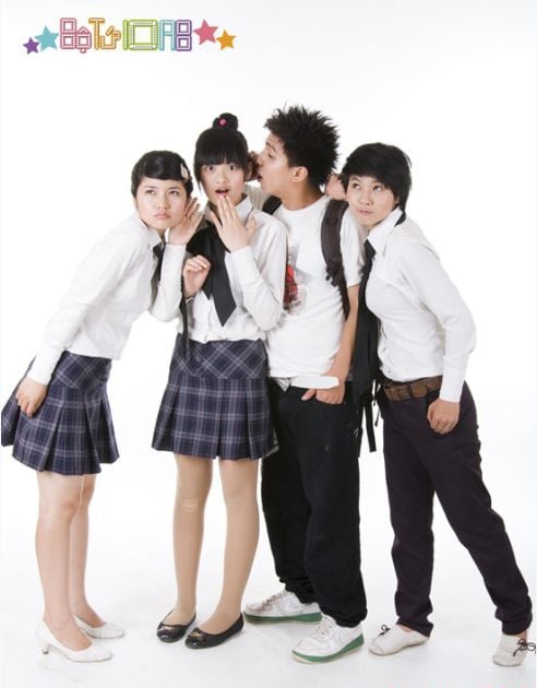 Bộ Tứ 10A8. Cũng giống như Nhật ký Vàng Anh, đây là một sitcom dành cho tuổi teen thành công. Dàn diễn viên đóng Phan Linh, La La, Mai Lâm, Đô Đô đã trở nên nổi tiếng sau bộ phim này.