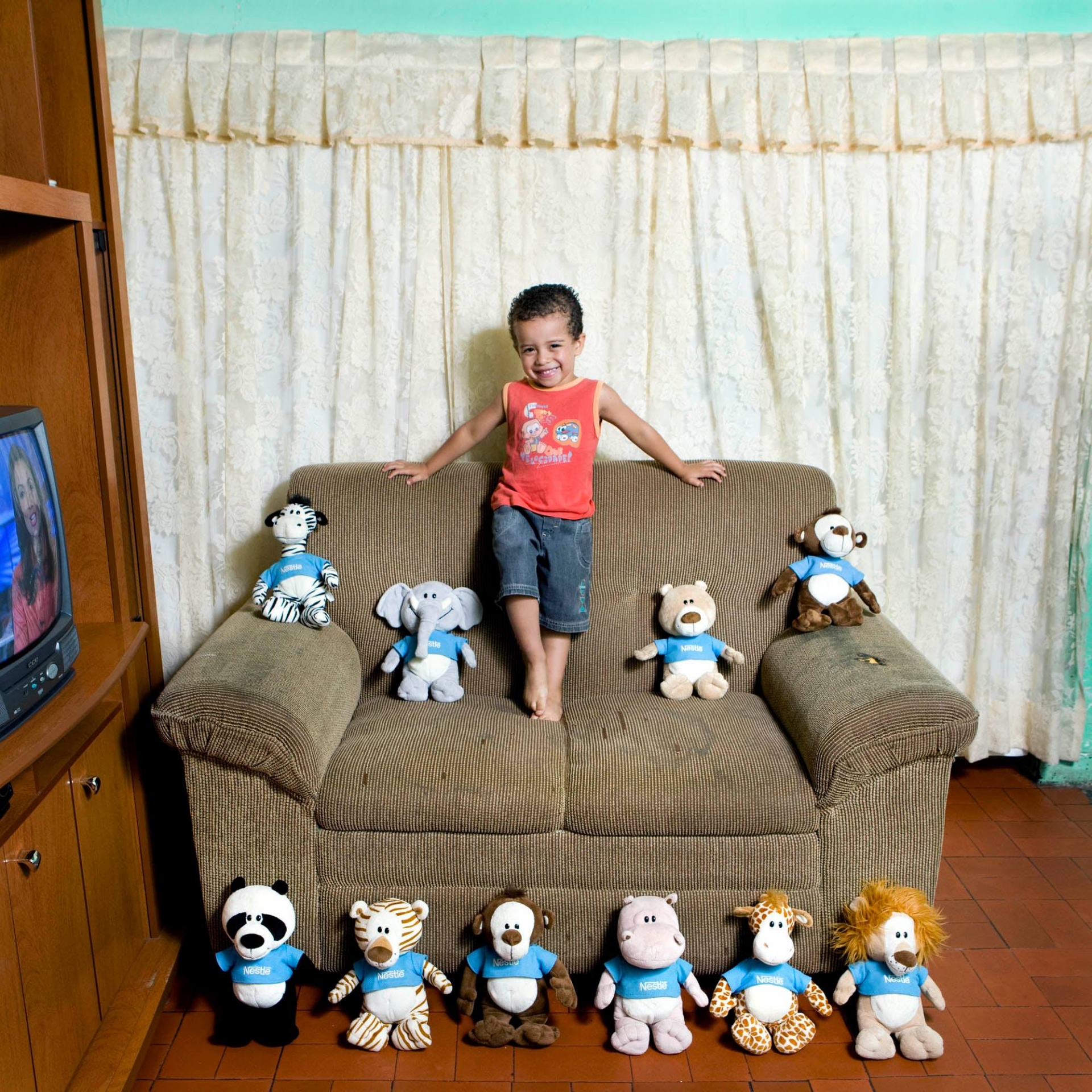 Gabriel Pascoal, 3 tuổi, Sao Paulo, Brazil. Bộ sưu tập đồ chơi vô cùng đáng yêu.