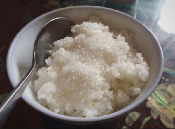 Cơm nguội chan nước mì tôm những món ăn tuổi thơ 'ngon nhức nách' của 8x, 9x 9