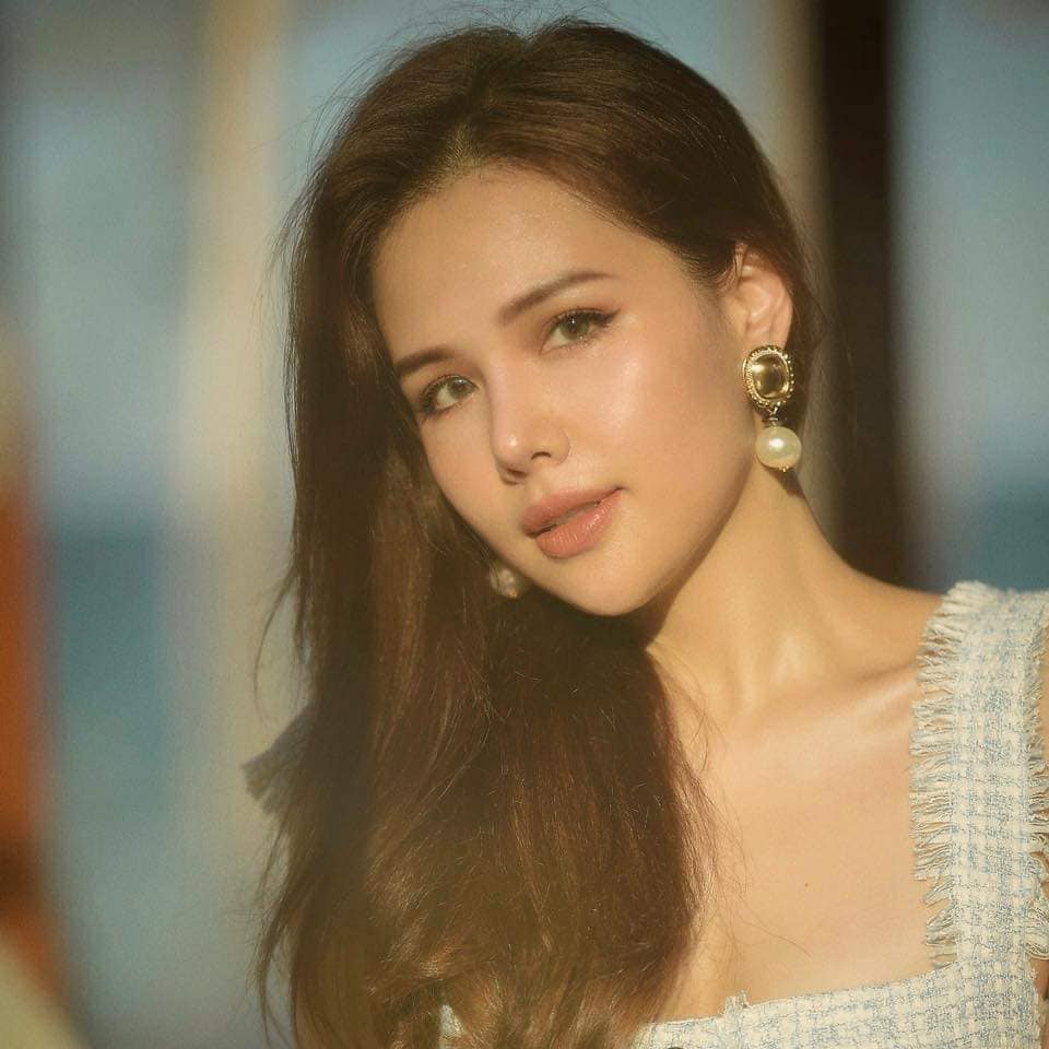 Cô được biết đến với vai Sương - Xin chào người lạ ơi; Kim - Ghét thì yêu thôi, Yêu thì ghét thôi. Nữ diễn viên sinh năm 1990 được khán giả khen rất nhiều về diễn xuất và ngoại hình. Tuy nhiên từ sau khi kết hôn, cô không còn xuất hiện trong các dự án phim của VTV.