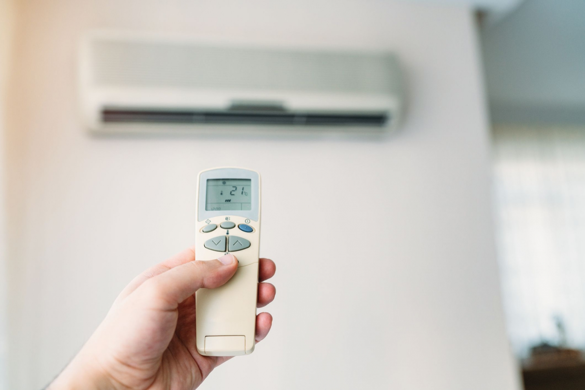 Các chế độ cài đặt nhiệt độ phù hợp sẽ giúp bạn tiết kiệm kha khá tiền điện khi dùng điều hòa. Ảnh minh họa: Internet