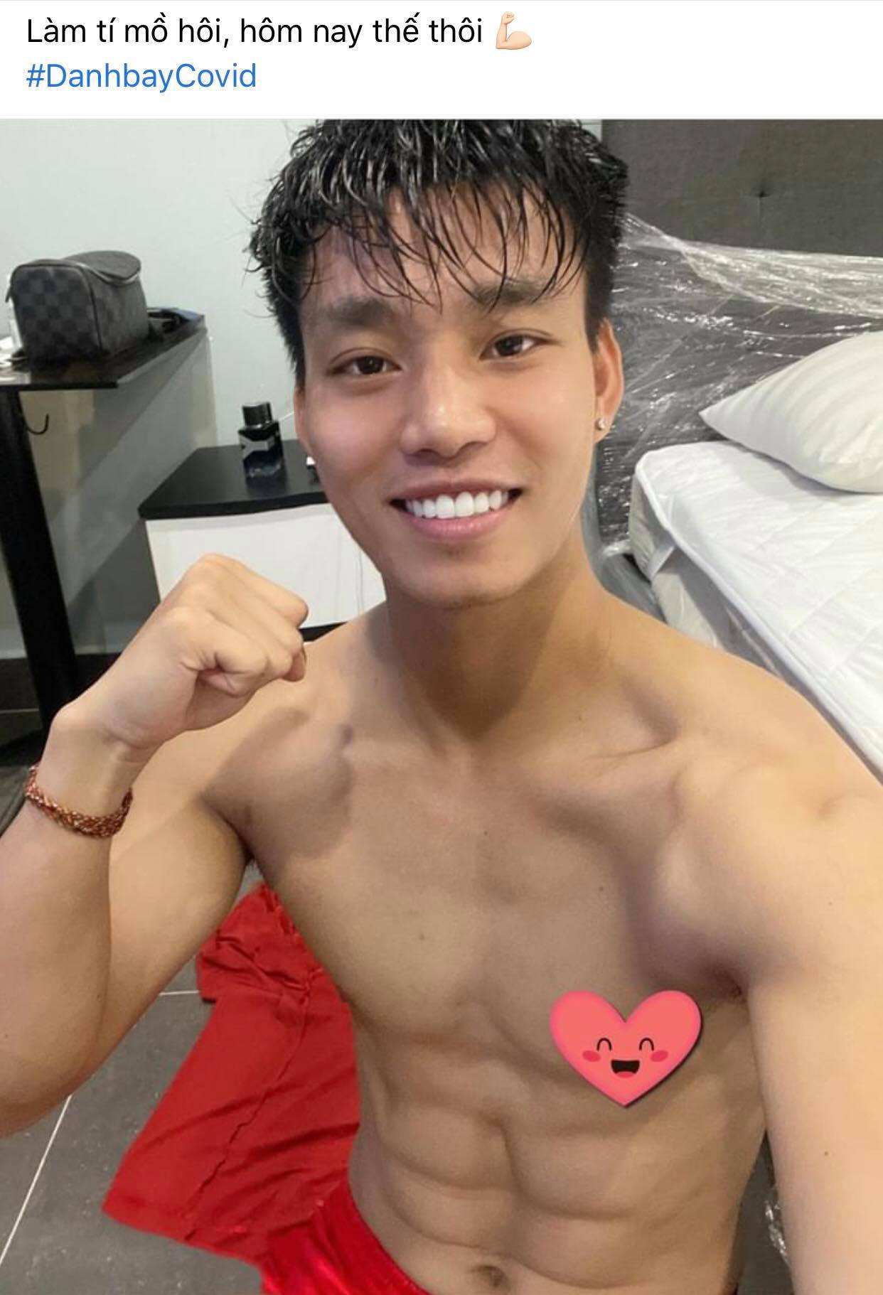 'Sầu riêng cực phẩm' Vũ Văn Thanh không khiến chị em phải thất vọng. 8 múi đều tăm tắp,căng mẩy, rắn chắc đúng gu của rất nhiều người.