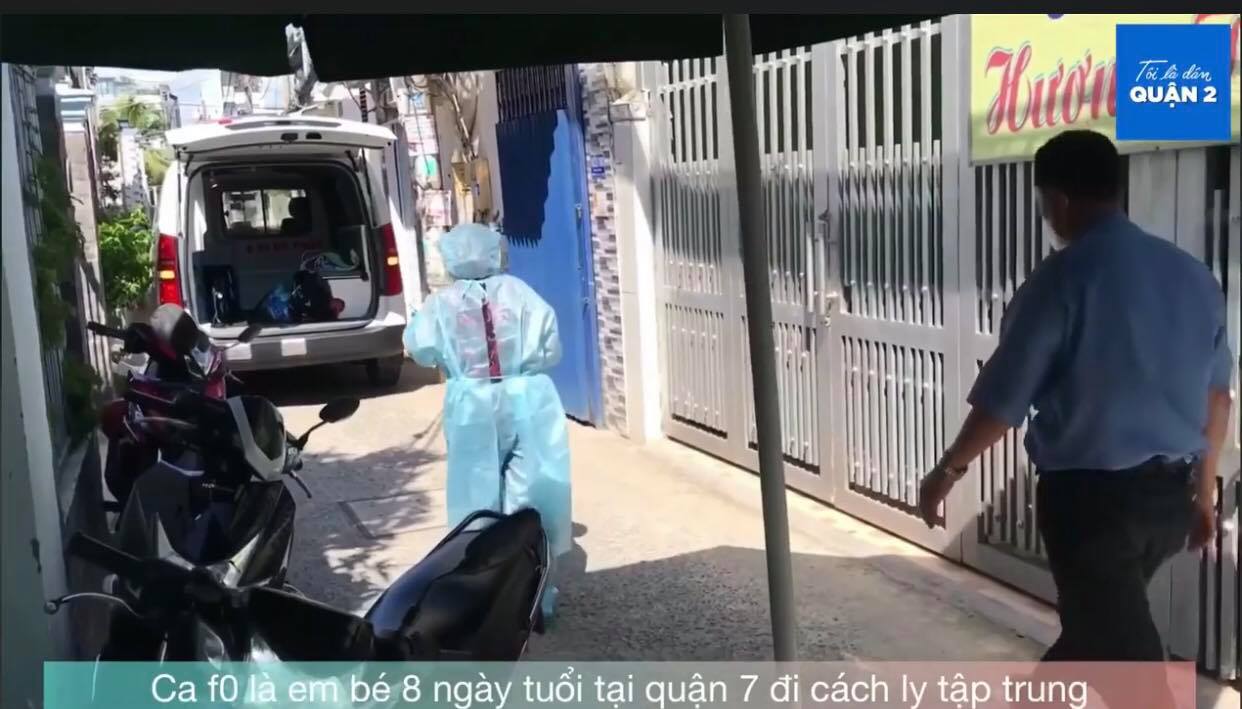 Bé 8 ngày tuổi là F0, nằm lọt thỏm trong vòng tay bà ngoại đi cách ly - Ảnh 1 Bé 8 ngày tuổi là F0, nằm lọt thỏm trong vòng tay bà ngoại đi cách ly - Ảnh 1
