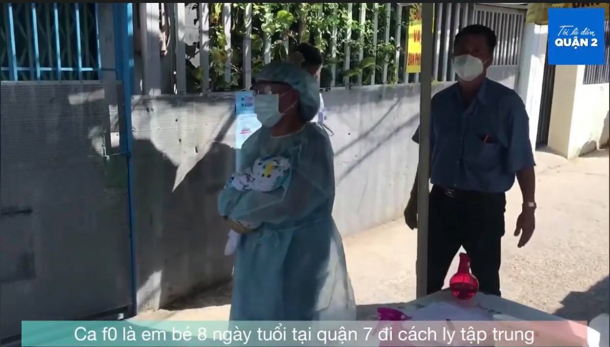 8 ngày tuổi, bé còn quá nhỏ, chưa thể nhận thức được chuyện gì đang xảy ra. Ảnh chụp màn hình 8 ngày tuổi, bé còn quá nhỏ, chưa thể nhận thức được chuyện gì đang xảy ra. Ảnh chụp màn hình
