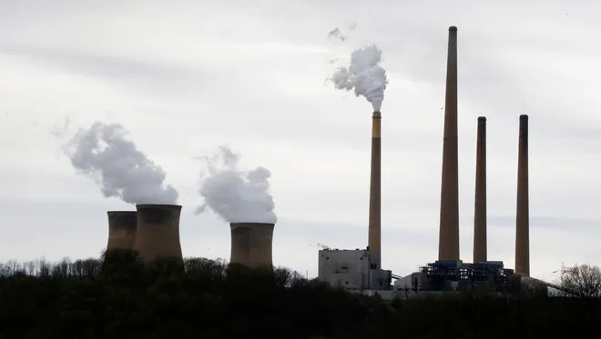 Các nhà máy nhiệt điện than như Trạm phát điện Thành phố Homer ở Pennsylvania thải ra khí carbon dioxide và các khí nhà kính khác góp phần làm trái đất nóng lên. Ảnh: AP Các nhà máy nhiệt điện than như Trạm phát điện Thành phố Homer ở Pennsylvania thải ra khí carbon dioxide và các khí nhà kính khác góp phần làm trái đất nóng lên. Ảnh: AP