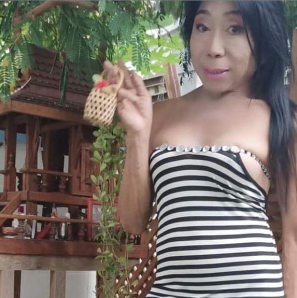 Gái già chuyển giới hot nhất Thái Lan tái xuất với diện mạo mới 2 Gái già chuyển giới hot nhất Thái Lan tái xuất với diện mạo mới 2