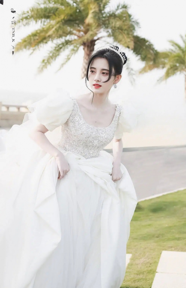 Cúc Tịnh Y cover 'Ring Ring Ring' trong phòng tắm, netizen soi ra điểm bất thường 2 Cúc Tịnh Y cover 'Ring Ring Ring' trong phòng tắm, netizen soi ra điểm bất thường 2