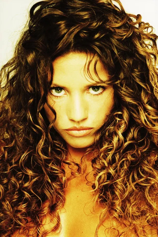 Tháng 7/1996, Katie vẫn đẹp tự nhiên trong buổi chụp hình thử đầu tiên trước khi trở thành người mẫu chuyên nghiệp. Ảnh: Getty