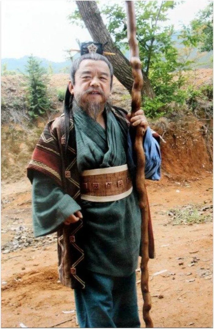 Tài tử lùn nhất Trung Quốc nhưng nổi tiếng đào hoa, cưới được 4 cô vợ trẻ đẹp 2 Tài tử lùn nhất Trung Quốc nhưng nổi tiếng đào hoa, cưới được 4 cô vợ trẻ đẹp 2