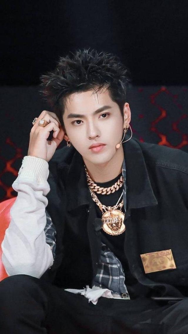 Ngô Diệc Phàm là người tình trong mộng của nhiều thiếu nữ xinh đẹp. Ngô Diệc Phàm là người tình trong mộng của nhiều thiếu nữ xinh đẹp.