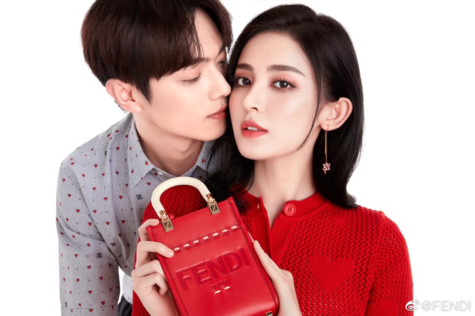 Hứa Khải, Cổ Lực Na Trát quảng bá Fendi: Nhìn hoài không ra tình nhân, chỉ thấy một màu giả trân 4 Hứa Khải, Cổ Lực Na Trát quảng bá Fendi: Nhìn hoài không ra tình nhân, chỉ thấy một màu giả trân 4