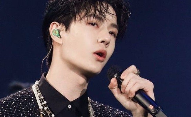Vương Nhất Bác: Từ thực tập sinh vô danh đến nam idol thương hiệu khủng nhất Trung Quốc Vương Nhất Bác: Từ thực tập sinh vô danh đến nam idol thương hiệu khủng nhất Trung Quốc