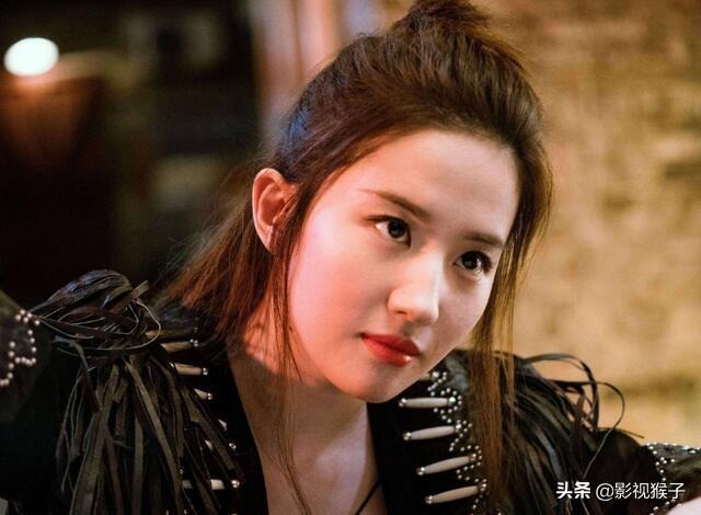 Dù ra ít phim trong 4 năm qua nhưng thu nhập của Lưu Diệc Phi vẫn rất cao. Dù ra ít phim trong 4 năm qua nhưng thu nhập của Lưu Diệc Phi vẫn rất cao.