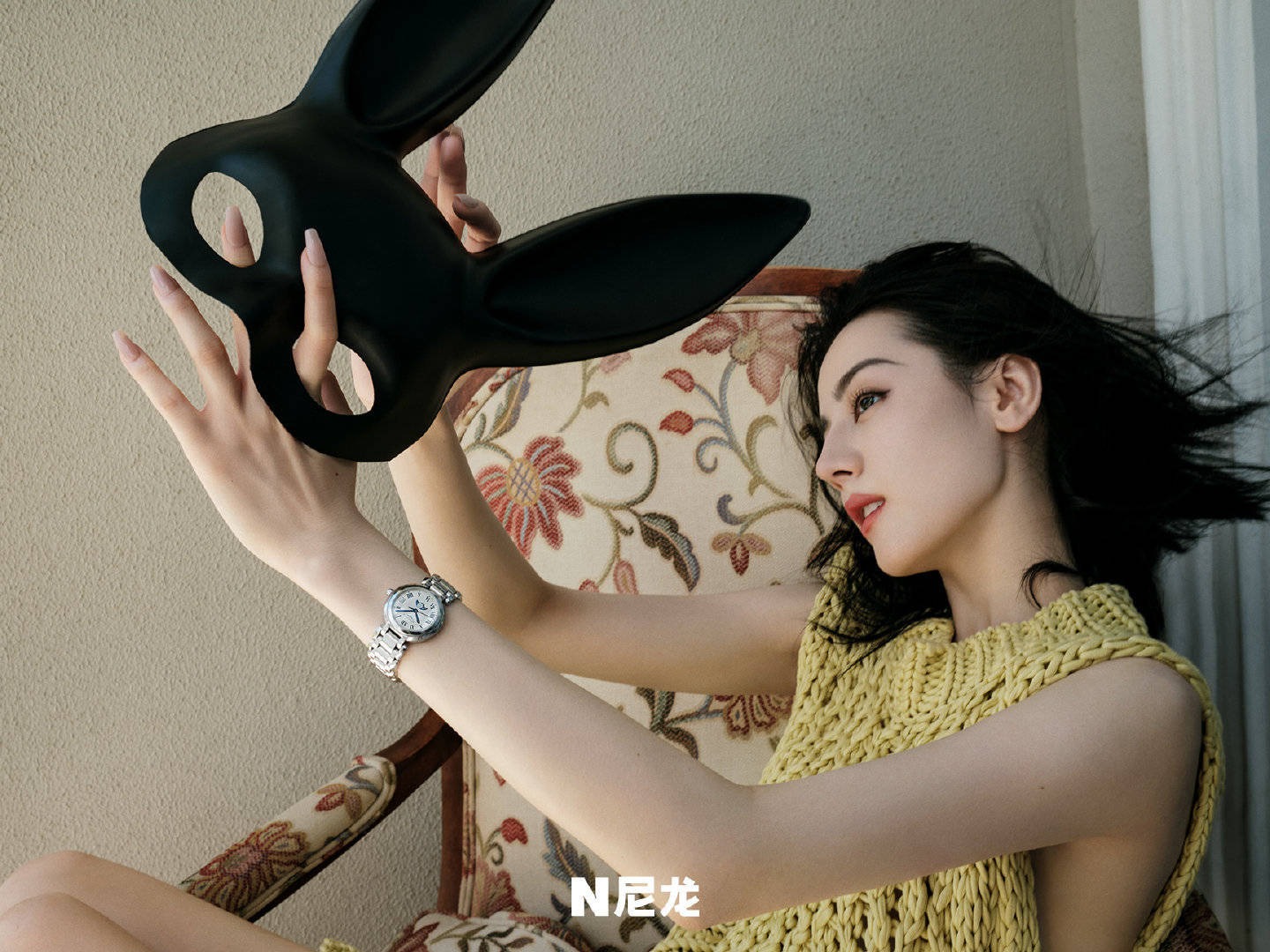 Địch Lệ Nhiệt Ba trễ nải, hững hờ thả thính trước giờ 'Em là niềm kiêu hãnh của anh' lên sóng 9 Địch Lệ Nhiệt Ba trễ nải, hững hờ thả thính trước giờ 'Em là niềm kiêu hãnh của anh' lên sóng 9