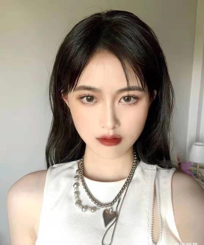 Rộ tin Ngô Diệc Phàm sợ hãi bỏ trốn khỏi Trung Quốc sau bê bối 'săn gái' Rộ tin Ngô Diệc Phàm sợ hãi bỏ trốn khỏi Trung Quốc sau bê bối 'săn gái'
