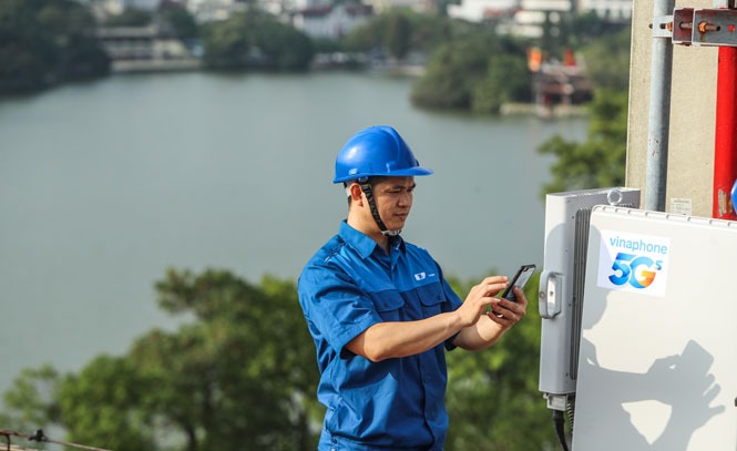 Hà Nội đề ra mục tiêu phát triển mạng 5G để phục vụ kinh tế số, xã hội số. Hà Nội đề ra mục tiêu phát triển mạng 5G để phục vụ kinh tế số, xã hội số.