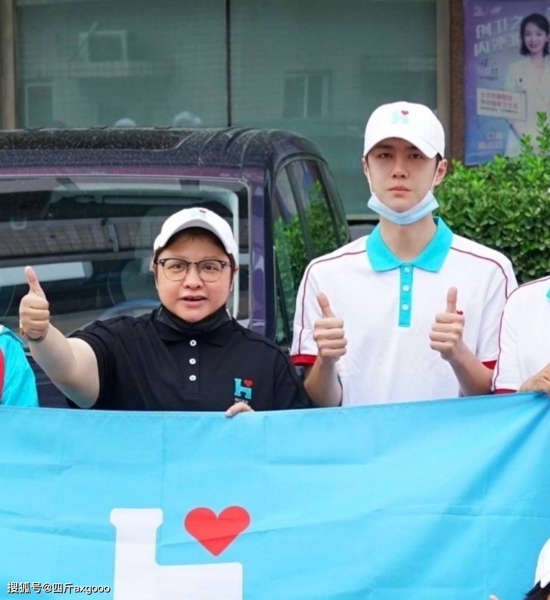 Báo Trung Quốc la ó ngôi sao cứu trợ lũ, Vương Nhất Bác lại bị réo tên 2 Báo Trung Quốc la ó ngôi sao cứu trợ lũ, Vương Nhất Bác lại bị réo tên 2