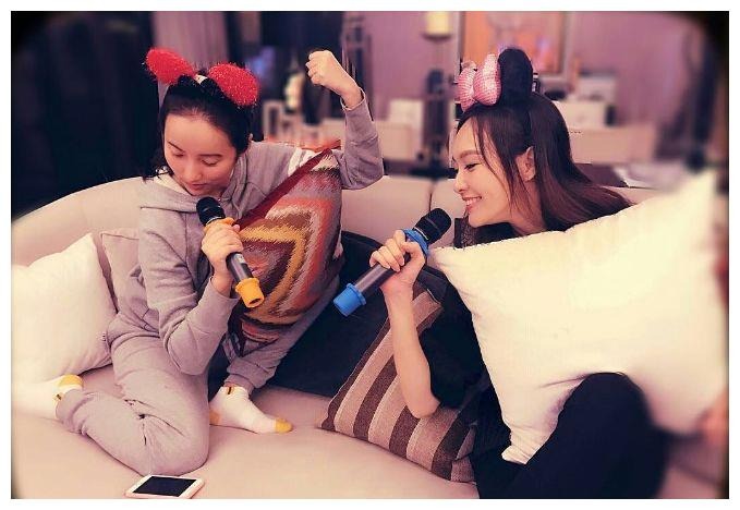 Lữ Nhất, cô bạn thân duy nhất của Đường Yên đang hạnh phúc bên tổ ấm của mình. Lữ Nhất, cô bạn thân duy nhất của Đường Yên đang hạnh phúc bên tổ ấm của mình.