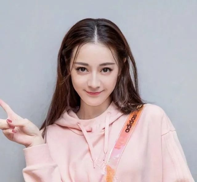 Địch Lệ Nhiệt Ba xuống sắc trong Em Là Niềm Kiêu Hãnh Của Anh - Ảnh 5 Địch Lệ Nhiệt Ba xuống sắc trong Em Là Niềm Kiêu Hãnh Của Anh - Ảnh 5