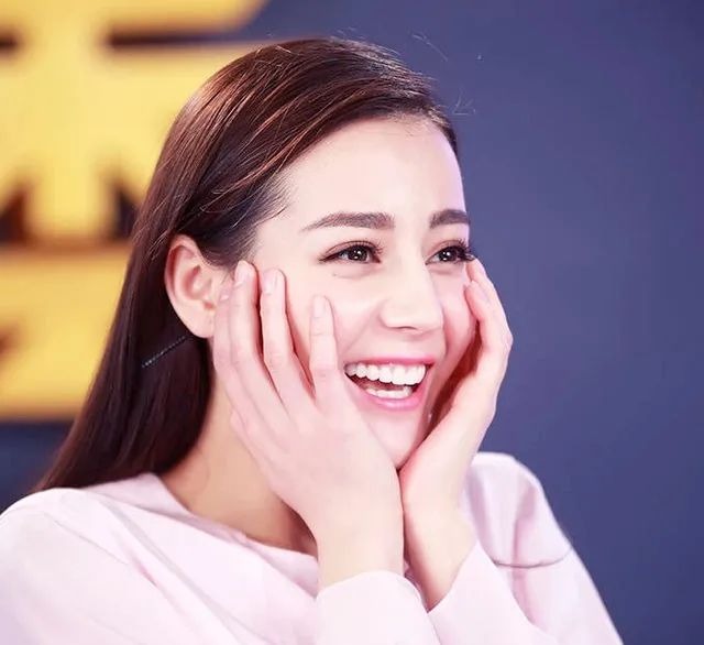 Địch Lệ Nhiệt Ba xuống sắc trong Em Là Niềm Kiêu Hãnh Của Anh - Ảnh 7 Địch Lệ Nhiệt Ba xuống sắc trong Em Là Niềm Kiêu Hãnh Của Anh - Ảnh 7