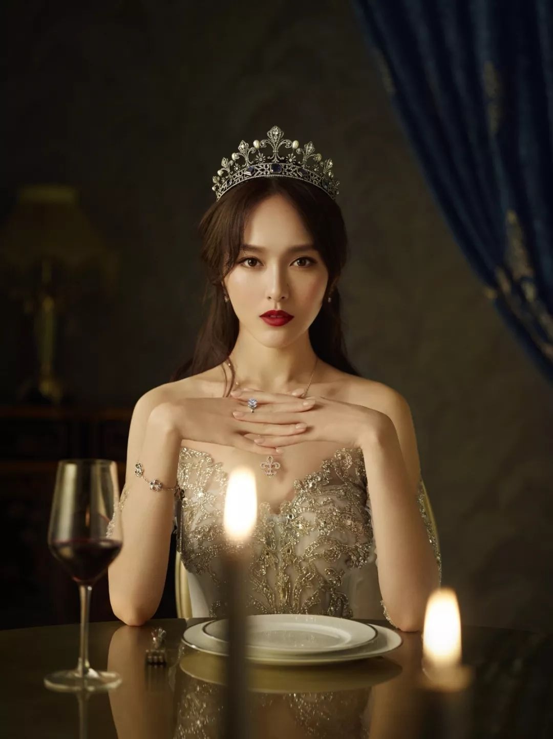 Đường Yên trong tạo hình này xinh đẹp, sang chảnh, cuốn hút người nhìn.