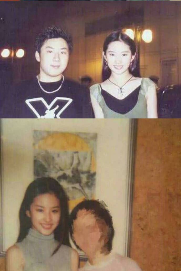 Bức ảnh ở phía dưới có lẽ chụp khi Lưu Diệc Phi còn là một thiếu nữ. Vóc người còn chưa trổ mã hết nhưng gương mặt đã rất thanh tú, xinh đẹp.