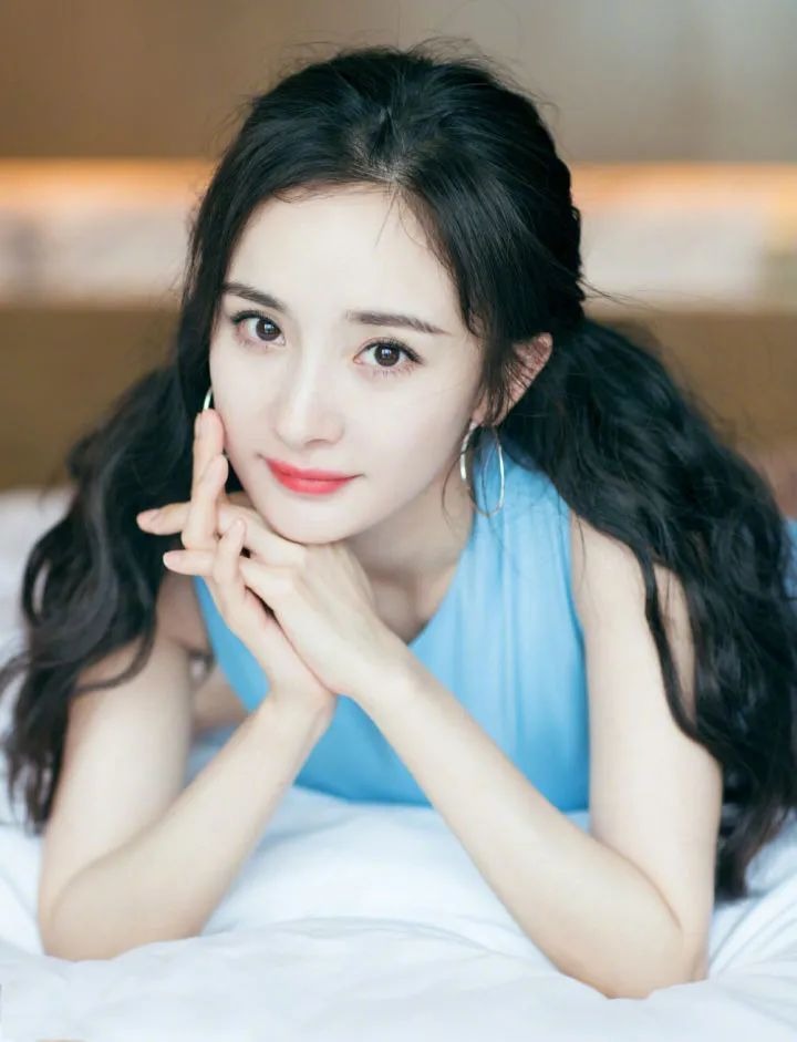 Dương Mịch mách fan 10 cách tạo dáng chụp ảnh chuẩn sách giáo khoa Dương Mịch mách fan 10 cách tạo dáng chụp ảnh chuẩn sách giáo khoa