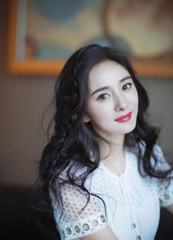 Dương Mịch mách fan 10 cách tạo dáng chụp ảnh chuẩn sách giáo khoa Dương Mịch mách fan 10 cách tạo dáng chụp ảnh chuẩn sách giáo khoa