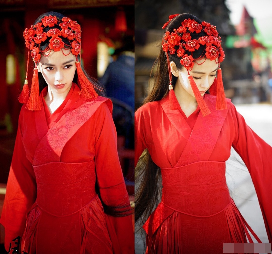 Khăn trùm đầu tân nương đã được cách điệu thành những bông hoa xúng xính vô cùng xinh đẹp.