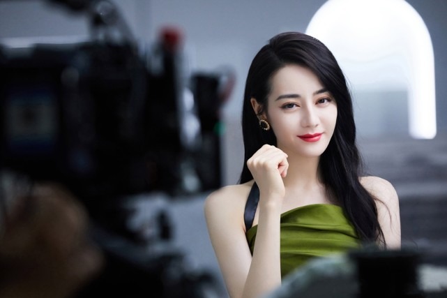 Nhiệt Ba vượt mặt Dương Mịch, Diệc Phi, Lệ Dĩnh... trở thành 'nữ hoàng' trong BXH giá trị thương mại 5 Nhiệt Ba vượt mặt Dương Mịch, Diệc Phi, Lệ Dĩnh... trở thành 'nữ hoàng' trong BXH giá trị thương mại 5