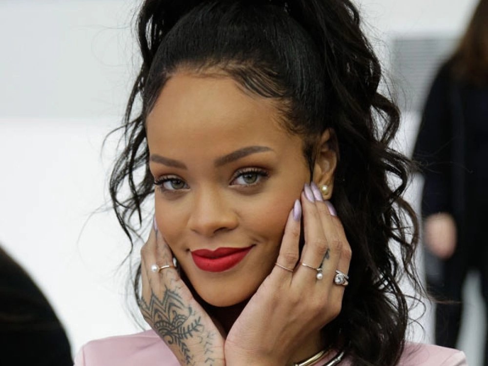 Rihanna trở thành nữ ca sĩ giàu nhất thế giới 3