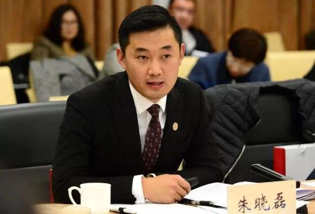 Chu Hiểu Lỗi là người giúp Ngô Diệc Phàm tẩy trắng trong nhiều bê bối. Chu Hiểu Lỗi là người giúp Ngô Diệc Phàm tẩy trắng trong nhiều bê bối.