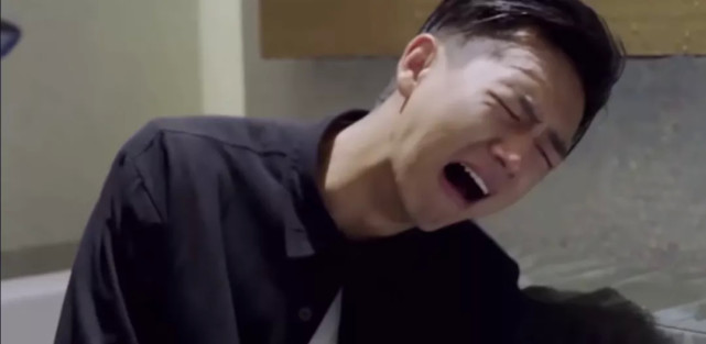 Màn trình diễn giả trân của Hàn Thương Ngôn. Màn trình diễn giả trân của Hàn Thương Ngôn.