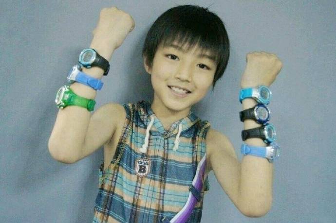 Chàng trai với sở thích sưu tập đồng hồ.