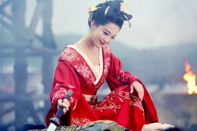 Không phải Triệu Lệ Dĩnh, Lý Thấm mới là người 'cân' cả Sở Kiều Truyện Không phải Triệu Lệ Dĩnh, Lý Thấm mới là người 'cân' cả Sở Kiều Truyện