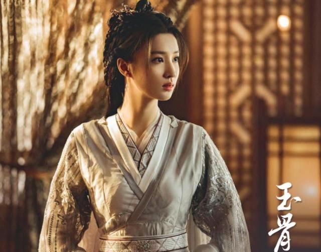 Tạo hình của Vương Sở Nhiên trong Ngọc Cốt Dao. Tạo hình của Vương Sở Nhiên trong Ngọc Cốt Dao.
