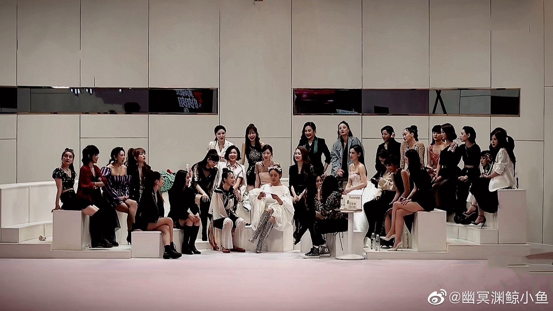 Quá nhiều sự xinh đẹp trong tấm hình này.