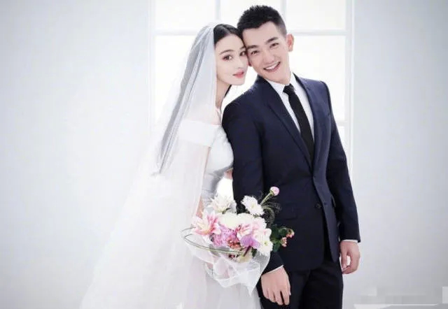 Trương Hinh Dư và Hà Tiệp từng bị bố chú rể phản đối hôn nhân. Trương Hinh Dư và Hà Tiệp từng bị bố chú rể phản đối hôn nhân.