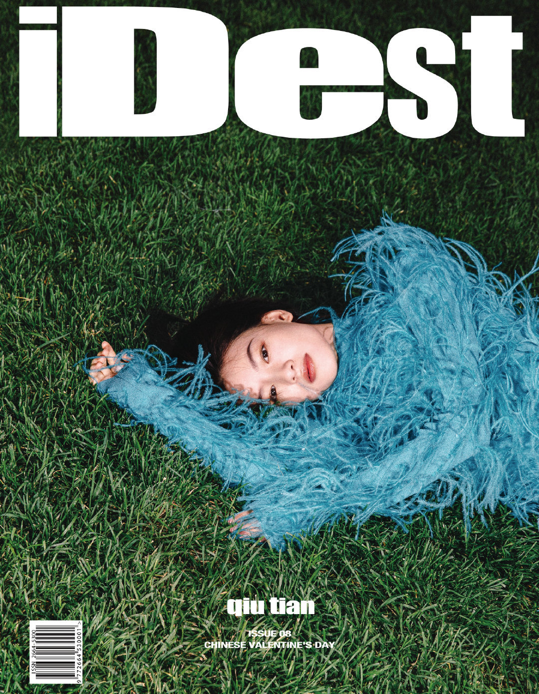 Đụng hàng áo lông vũ xanh trên bìa tạp chí, Dương Mịch 'chặt đẹp' cả sao Hàn lẫn sao Trung 7