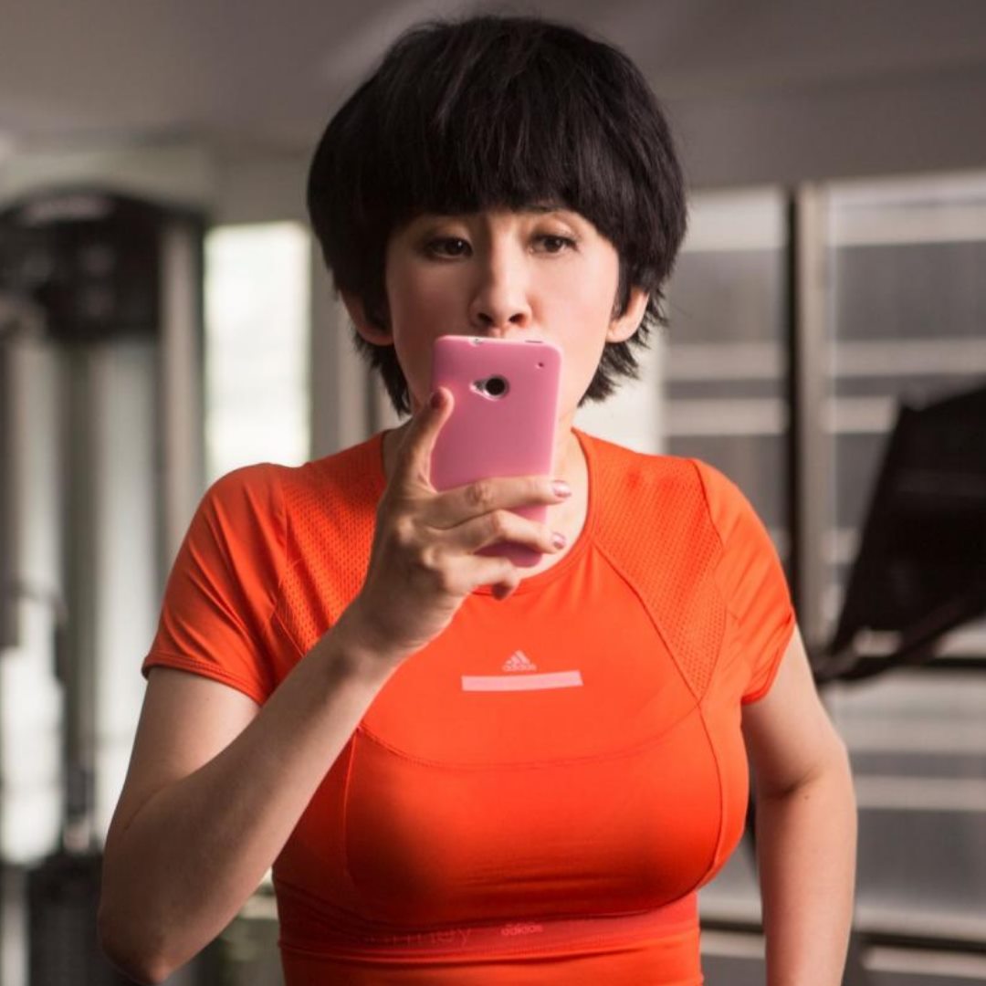 Ngô Quân Như trong phim Kim Kê (Golden Chicken) năm 2003. Đây có lẽ là một điều hài hước giống khi nữ diễn viên thắng giải Kim Mã nhờ đóng phim Kim Kê. Dù không sở hữu ngoại hình xinh đẹp đúng chuẩn như Ngô Quân Như lại có tài diễn xuất đỉnh cao, chinh phục mọi khán giả.