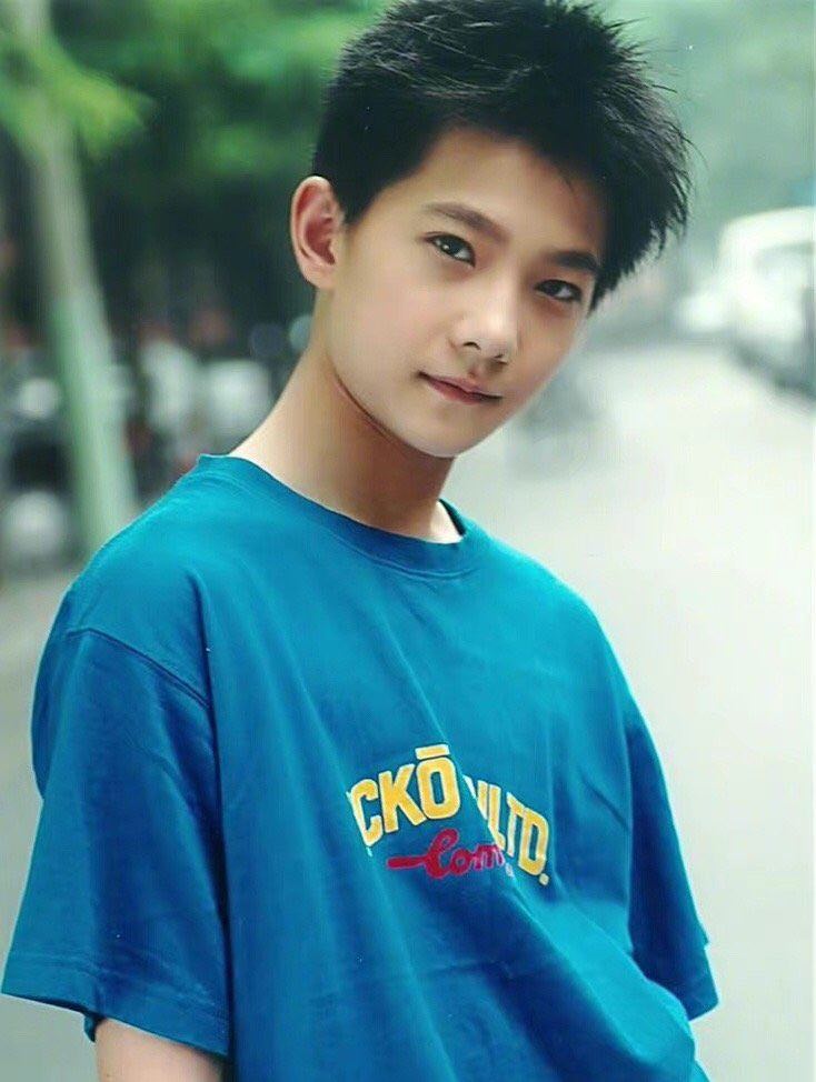 Loạt ảnh chứng minh Dương Dương từ bé đến lớn chưa từng biết xấu trai là gì - Ảnh 1 Loạt ảnh chứng minh Dương Dương từ bé đến lớn chưa từng biết xấu trai là gì - Ảnh 1