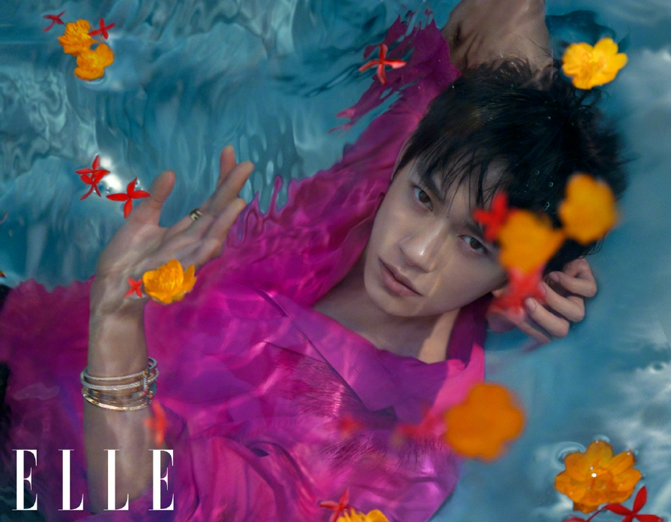 Dịch Dương Thiên Tỉ lập kỳ tích trên bìa Elle kim cửu khiến fan nở mặt