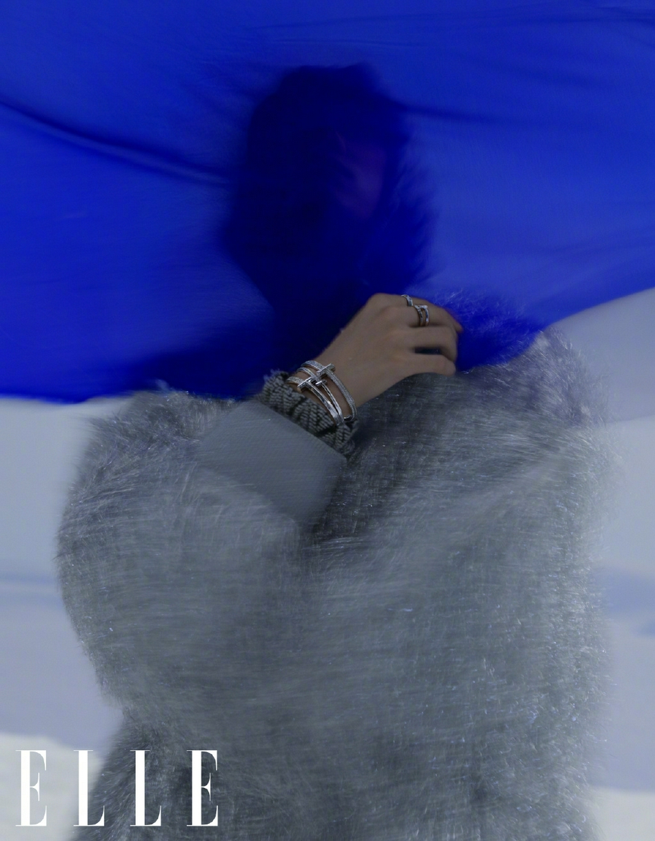 Thần thái Thiên Tỉ cộng thêm trang sức Tiffany quá đẳng cấp, khiến fan chỉ biết mlem.