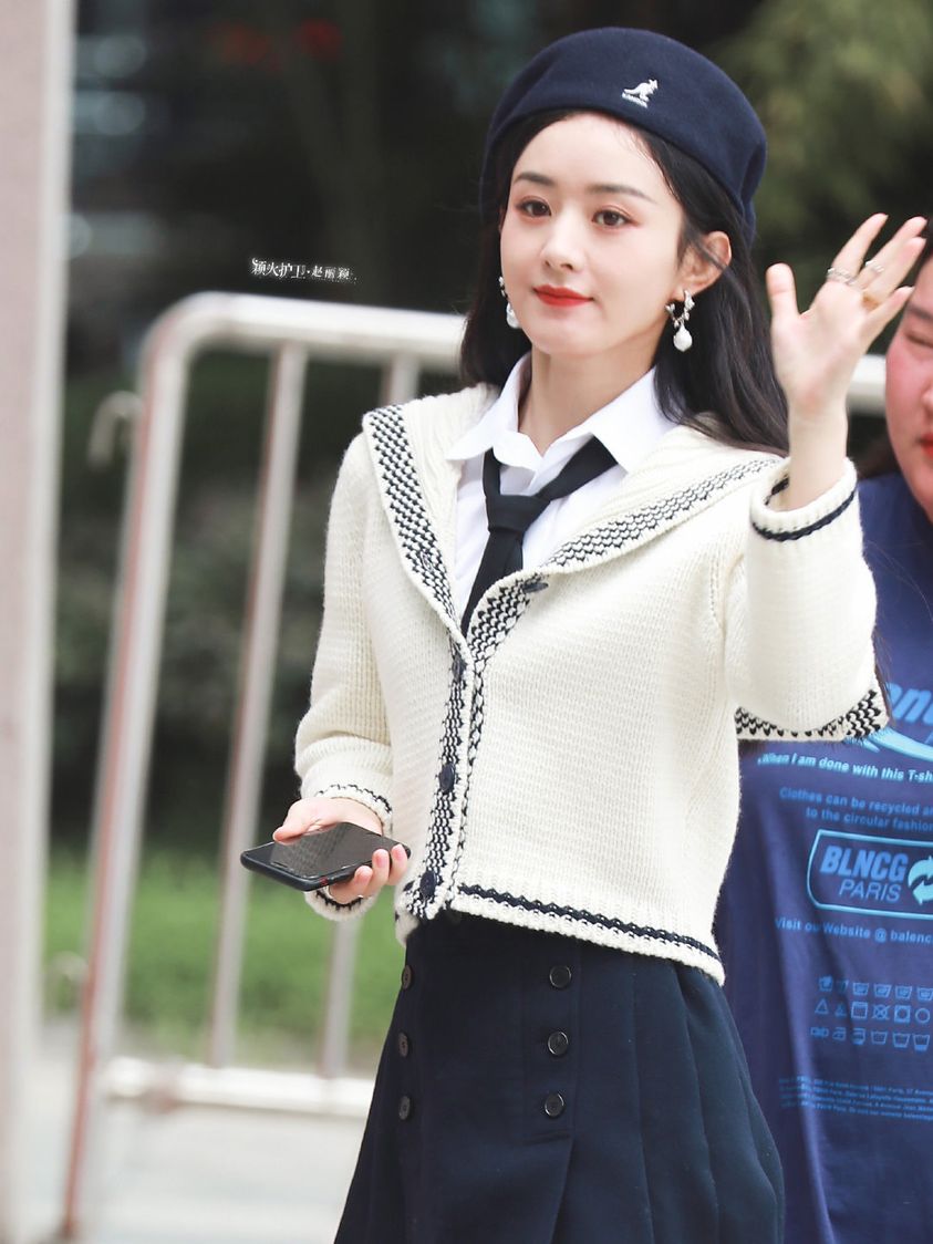 Nhan sắc 'gái một con' không thể đùa của Triệu Lệ Dĩnh.