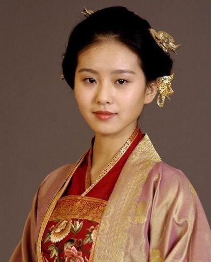 4 sao Cbiz sinh ra trong gia đình Hào môn: Lưu Thi Thi xuất thân trâm anh, Trần Vỹ Đình phú nhị đại giàu sụ - Ảnh 2 4 sao Cbiz sinh ra trong gia đình Hào môn: Lưu Thi Thi xuất thân trâm anh, Trần Vỹ Đình phú nhị đại giàu sụ - Ảnh 2