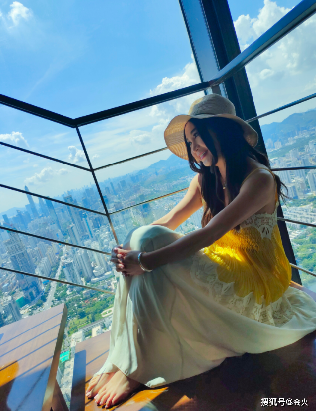 Vẻ đẹp tựa thiếu nữ của Ôn Bích Hà. Vẻ đẹp tựa thiếu nữ của Ôn Bích Hà.