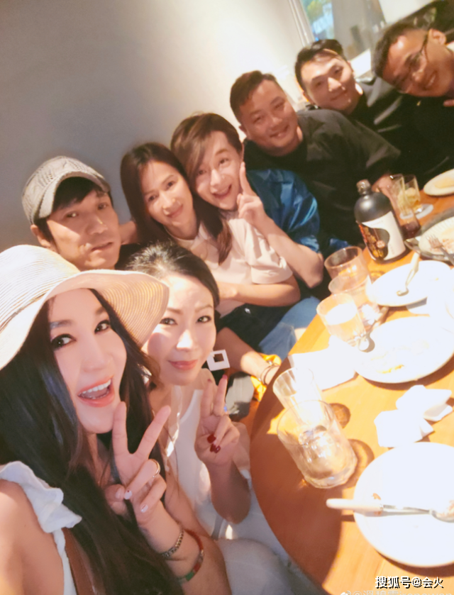 Làn da trắng mịn màng, không dấu vết thời gian của Ôn Bích Hà. Làn da trắng mịn màng, không dấu vết thời gian của Ôn Bích Hà.