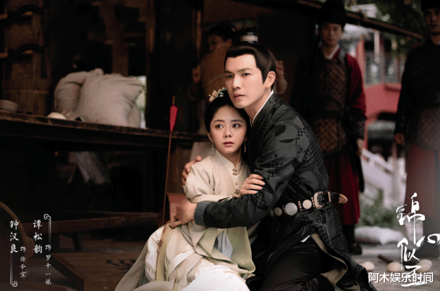 Cẩm Tâm Tựa Ngọc của Đàm Tùng Vận và Chung Hán Lương được ví như một phim cung đấu thu nhỏ. Mọi diễn biến xoay quanh một gia đình quyền quý khiến tính chất cung đấu trở nên dễ chịu hơn. Phim có sự trau chuốt về lời thoại, tình tiết, loại bỏ những yếu tố câu khách và diễn xuất rất ngọt của Đàm Tùng Vận, Chung Hán Lương nên vô cùng hấp dẫn khán giả.