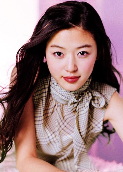 Thời trẻ, 'mợ chảnh' Jeon Ji Hyun đã sở hữu thần thái ngút ngàn. Thời trẻ, 'mợ chảnh' Jeon Ji Hyun đã sở hữu thần thái ngút ngàn.